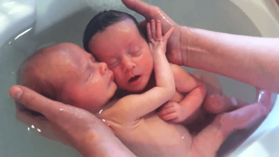 フランスの看護師さんが考案した新しい「新生児の入浴法」