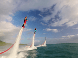 ドラゴンボールの舞空術みたい！水の上を浮遊できるマリンスポーツ「Flyboard（フライボード）」でカッコ良いトリックを決めまくる人たち