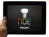 お洒落♪ iPhoneから自由自在に操作できるLED電球「hue（ヒュー）」のデモムービー